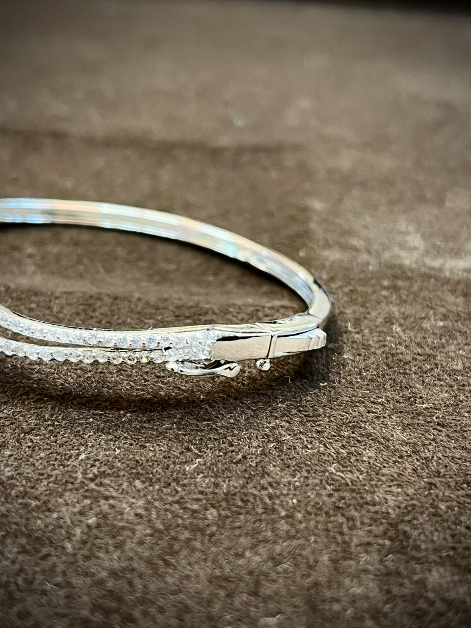 Royal Sapphire Bloom 925 Sterling Silver Bracelet – Luxury Floral Sparkle Cuff