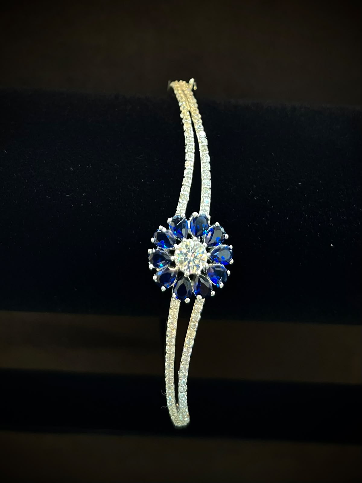 Royal Sapphire Bloom 925 Sterling Silver Bracelet – Luxury Floral Sparkle Cuff