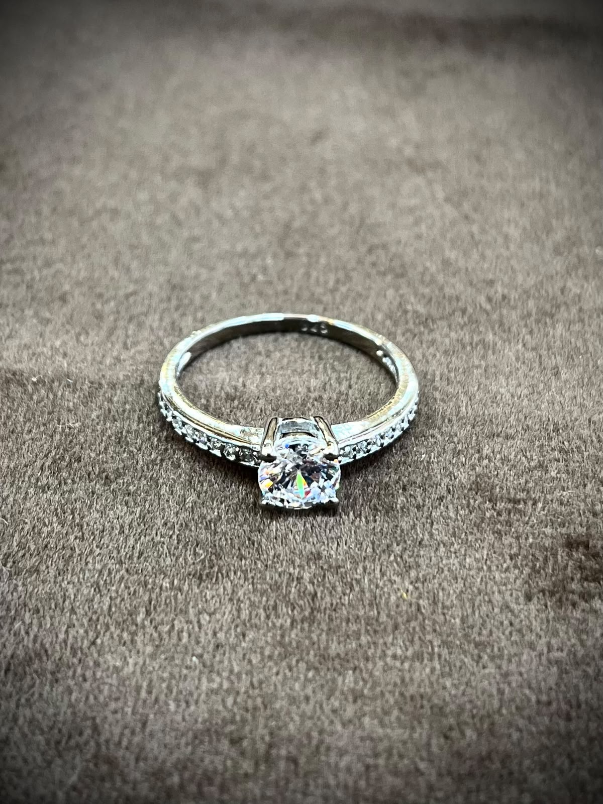 Silverya Classic Round Solitaire Ring – 925 Sterling Silver | Size 7