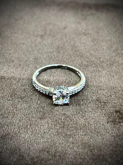 Silverya Classic Round Solitaire Ring – 925 Sterling Silver | Size 7